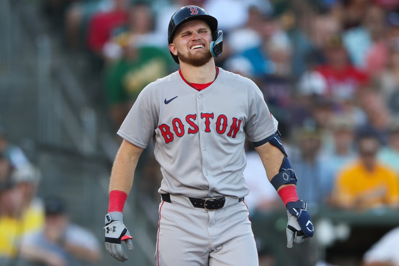 Curtis Mead leaves game after being hit on wrist by a pitch in his Red Sox debut | iNFOnews.ca