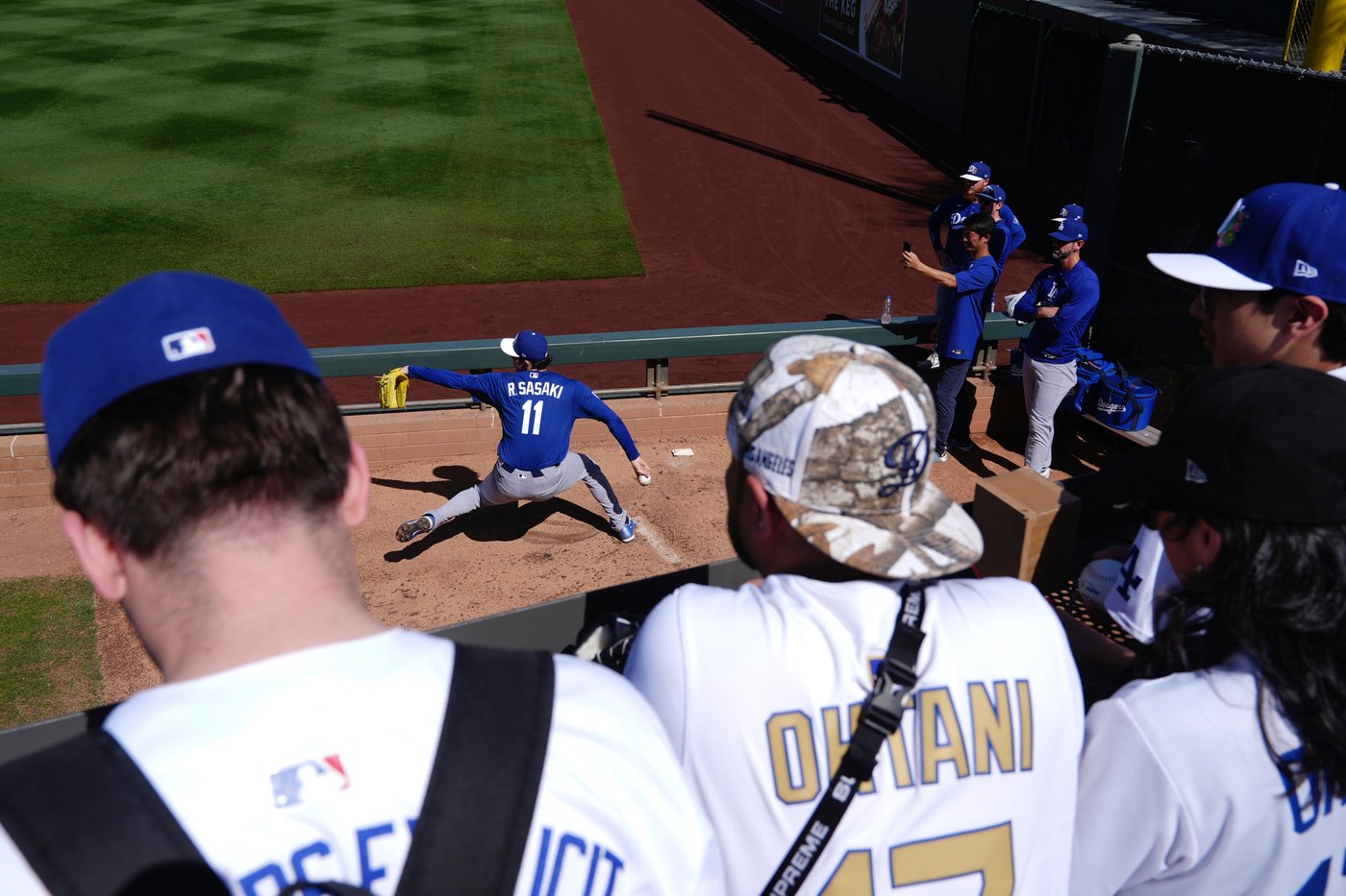 Dodgers' Roki Sasaki erratic in first spring training outing, gives up 3 runs over 1 1/3 innings | iNFOnews.ca Dodgers' Roki Sasaki erratic in first spring training outing, gives up 3 runs over 1 1/3 innings | iNFOnews.ca