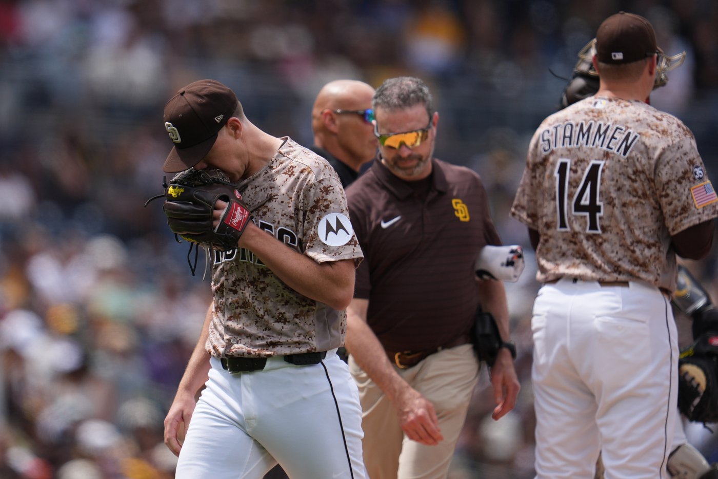 Padres' Nick Pivetta leaves in 4th inning because of elbow stiffness | iNFOnews.ca