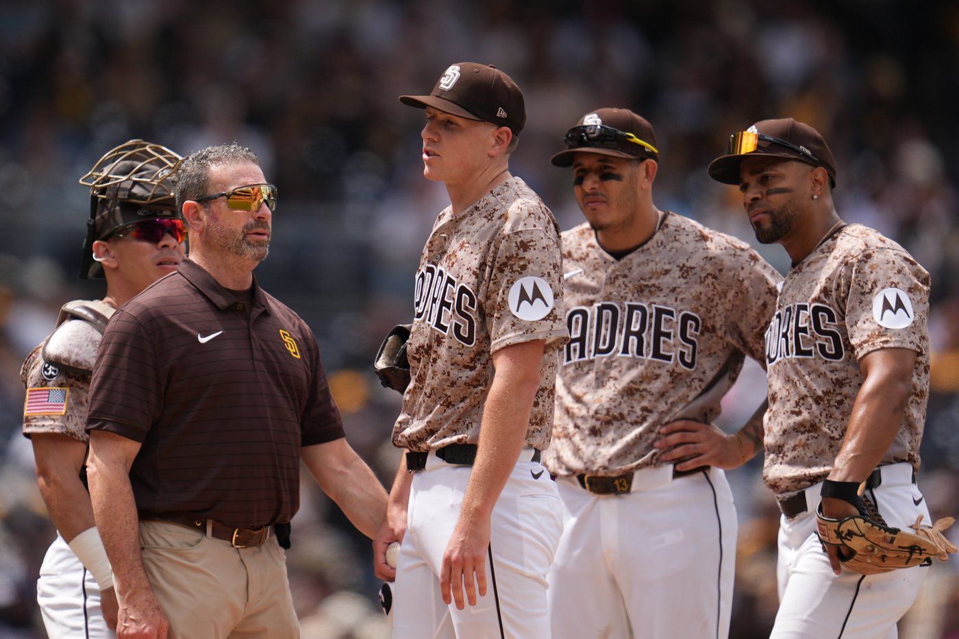 Padres' Nick Pivetta leaves in 4th inning because of elbow stiffness | iNFOnews.ca