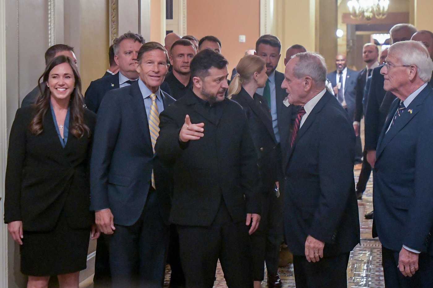 Senate takes first steps on Russian sanctions after meeting with Zelenskyy | iNFOnews.ca