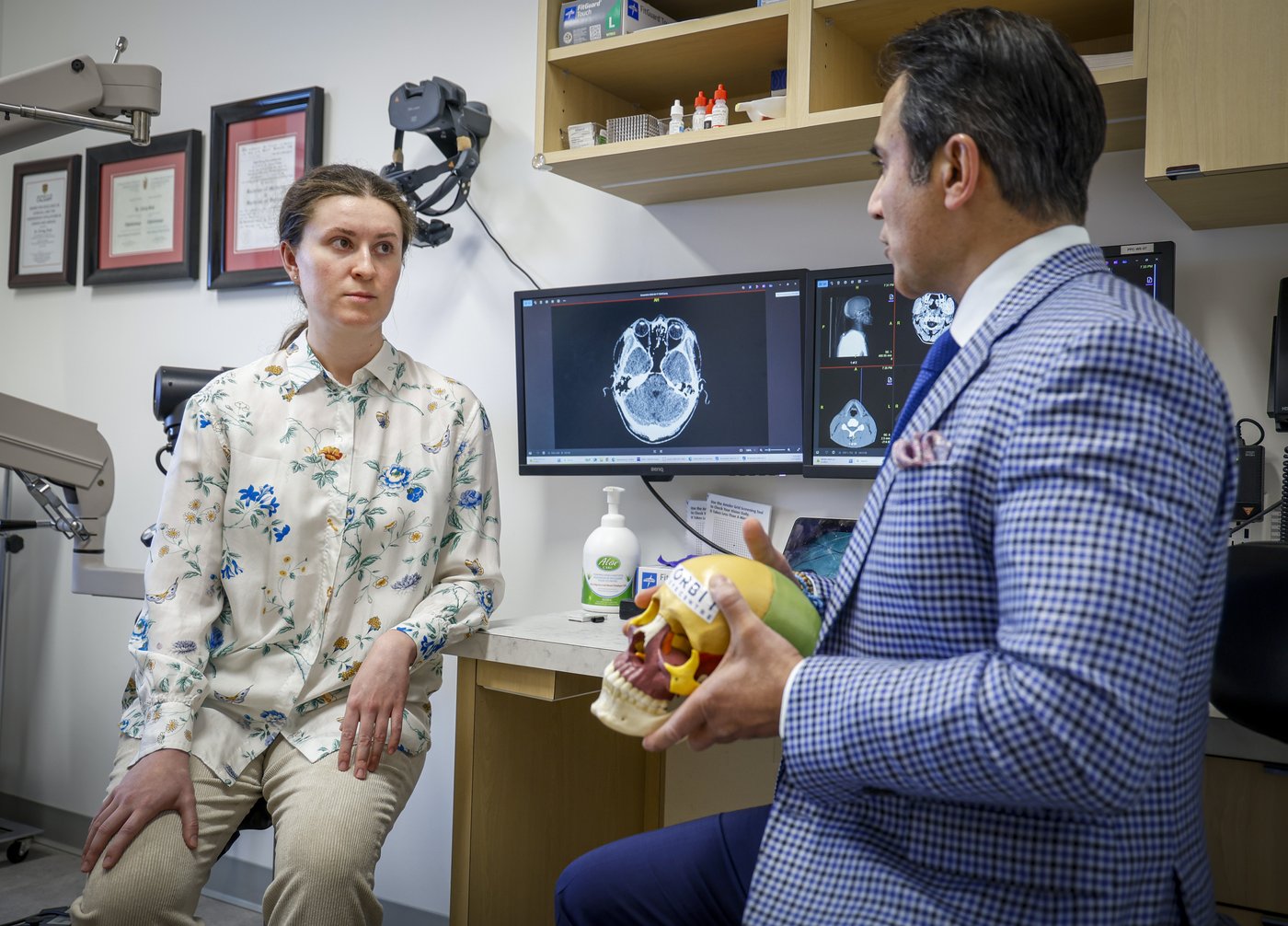 'Horrible war': Ukrainian eye doctor training in Calgary to better help wounded | iNFOnews.ca