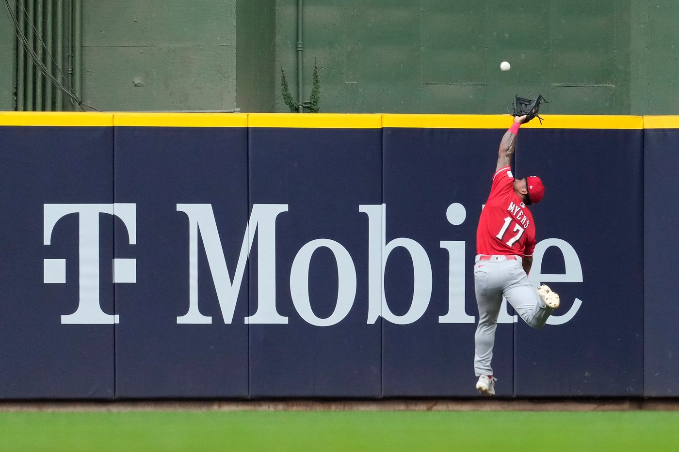 Reds OF Dane Myers goes on IL with bruised left shoulder | iNFOnews.ca