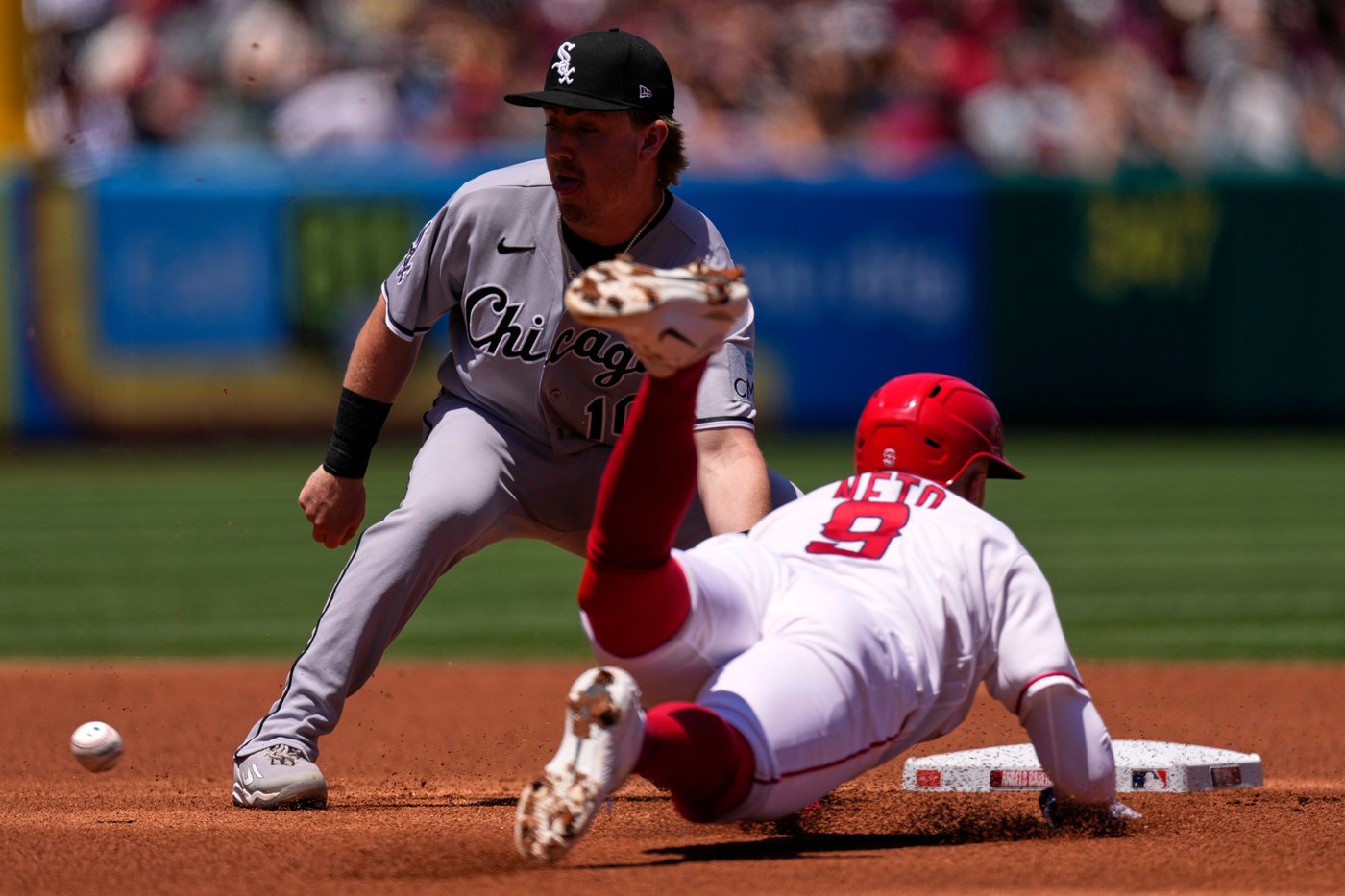 Travis d'Arnaud's 3-run homer, Walbert Ureña's strong outing help Angels beat White Sox 8-2 | iNFOnews.ca