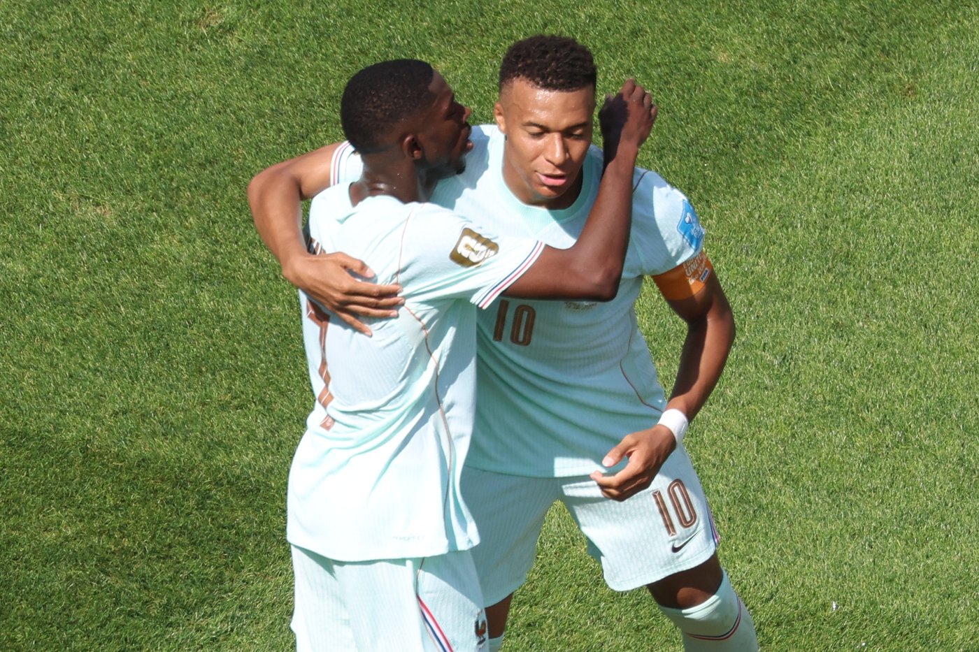 France forward Ousmane Dembélé scores a first-half World Cup hat trick in 4-1 win over Norway | iNFOnews.ca