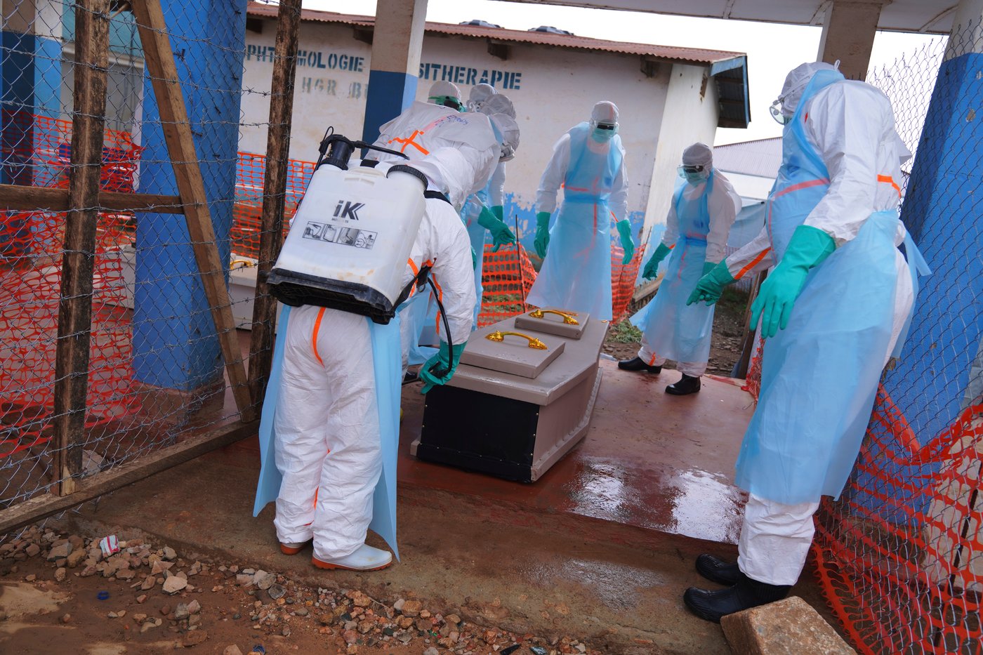 What experts are saying as Ebola outbreak in Congo and Uganda kills more than 1,000 people | iNFOnews.ca