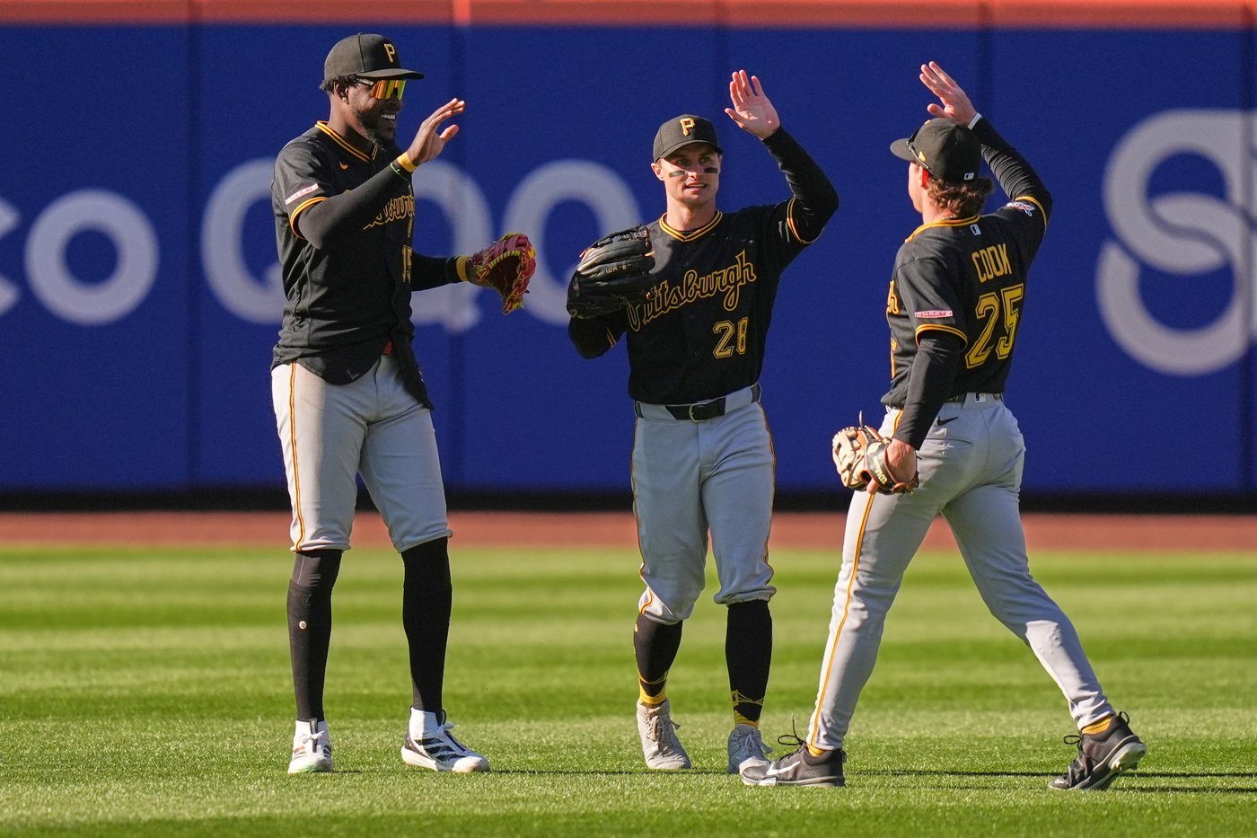 O'Hearn and Davis help the Pirates hold off the Mets 4-3 in 10 innings for their 1st win | iNFOnews.ca