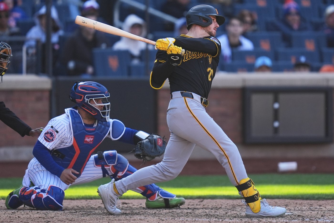 O'Hearn and Davis help the Pirates hold off the Mets 4-3 in 10 innings for their 1st win | iNFOnews.ca
