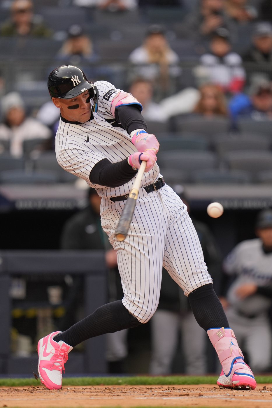 Pauley's go-ahead, 2-run double in 4-run 8th lifts Marlins over Yankees 7-6 | iNFOnews.ca