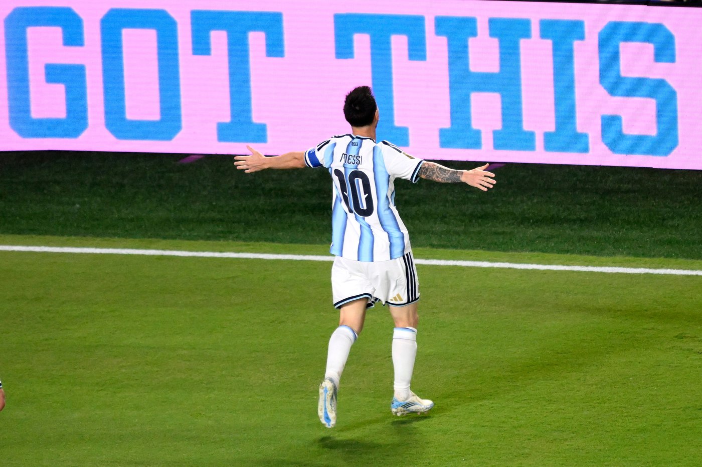 Messi has his first World Cup hat trick as defending champion Argentina beats Algeria 3-0 in opener | iNFOnews.ca