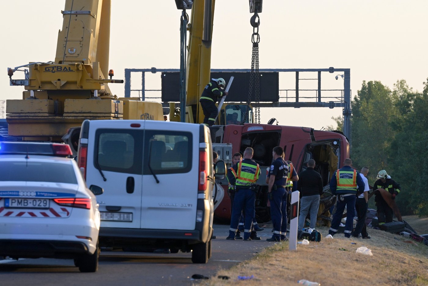 A bus crash in Hungary kills 12 people, injures at least 10 others | iNwheels A bus crash in Hungary kills 12 people, injures at least 10 others | iNwheels