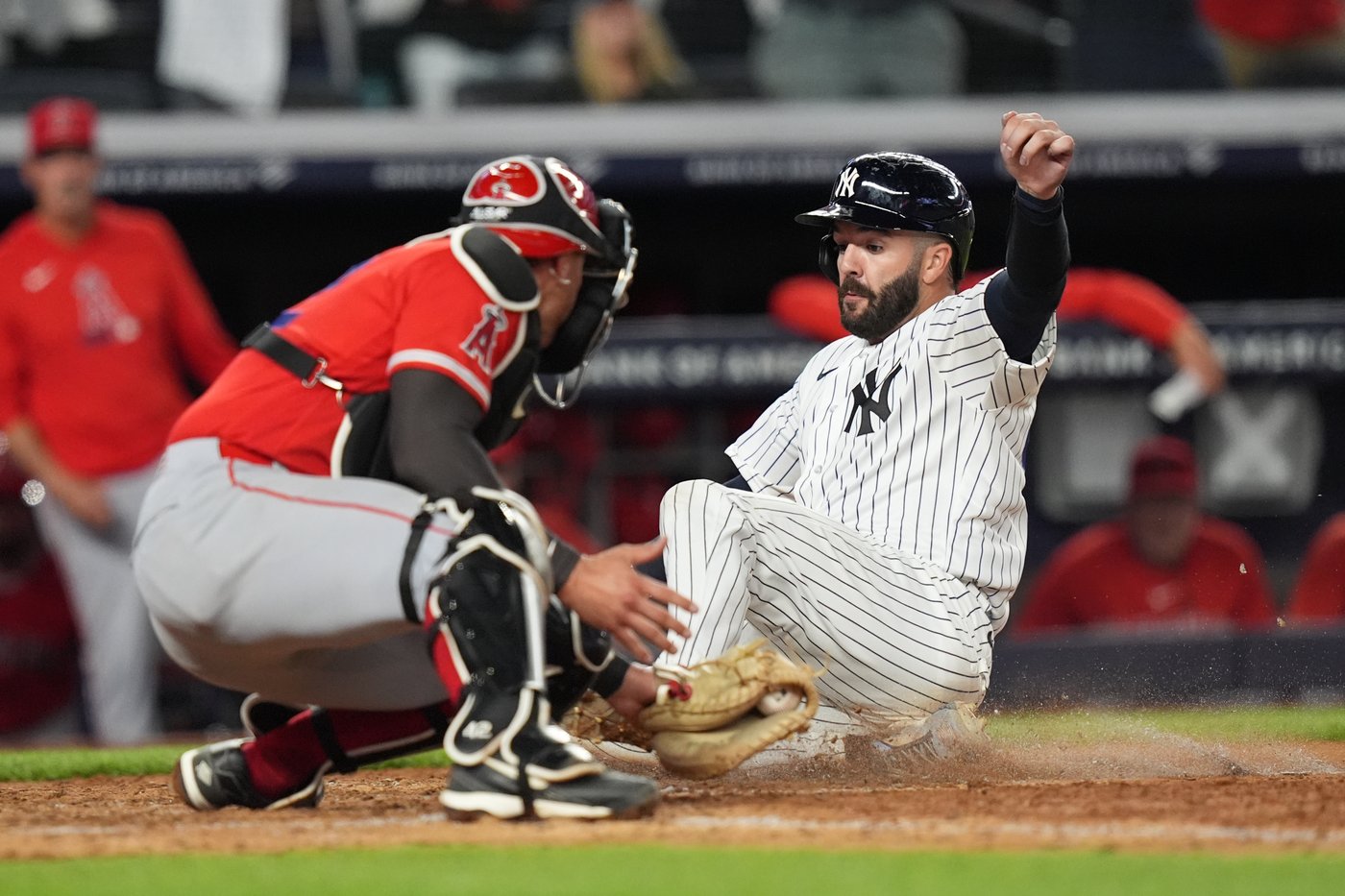 Angels botch popup in 9th and Yankees take advantage when Caballero's double gives them 5-4 win | iNFOnews.ca