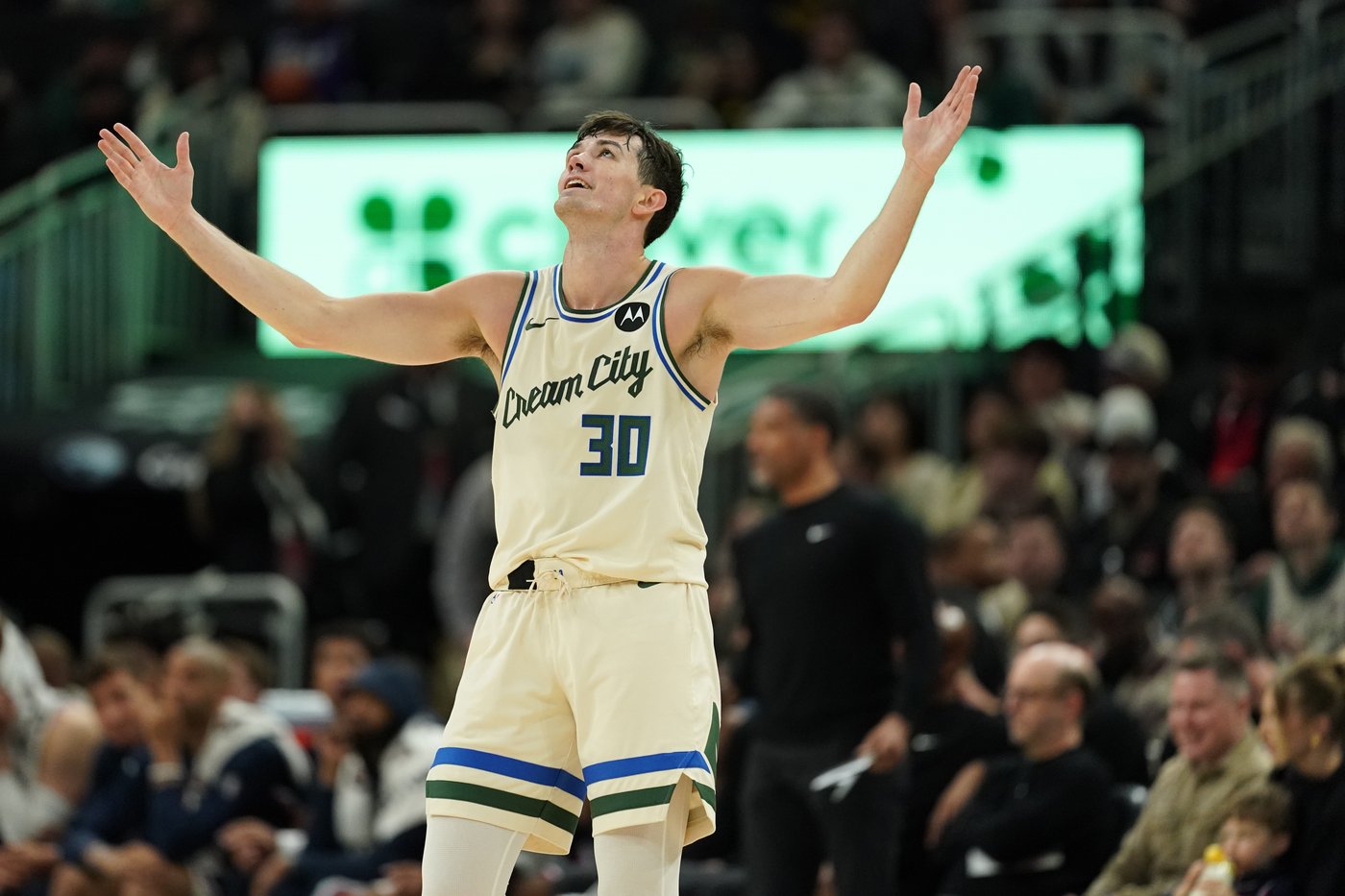 Mathurin scores 28 to pace Clippers past short-handed Bucks 127-113 | iNFOnews.ca