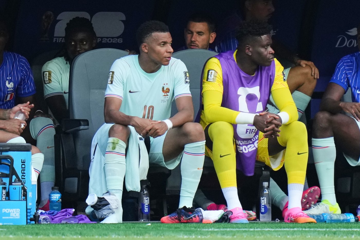 Kylian Mbappé scores his 8th World Cup goal before leaving game with a 'slight' ankle injury | iNFOnews.ca Kylian Mbappé scores his 8th World Cup goal before leaving game with a 'slight' ankle injury | iNFOnews.ca