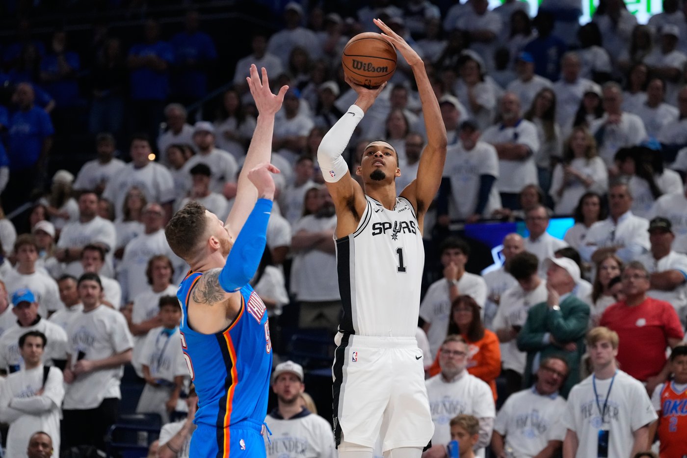 Wembanyama disappointed after Spurs fall to Thunder, despite another brilliant stat line | iNFOnews.ca