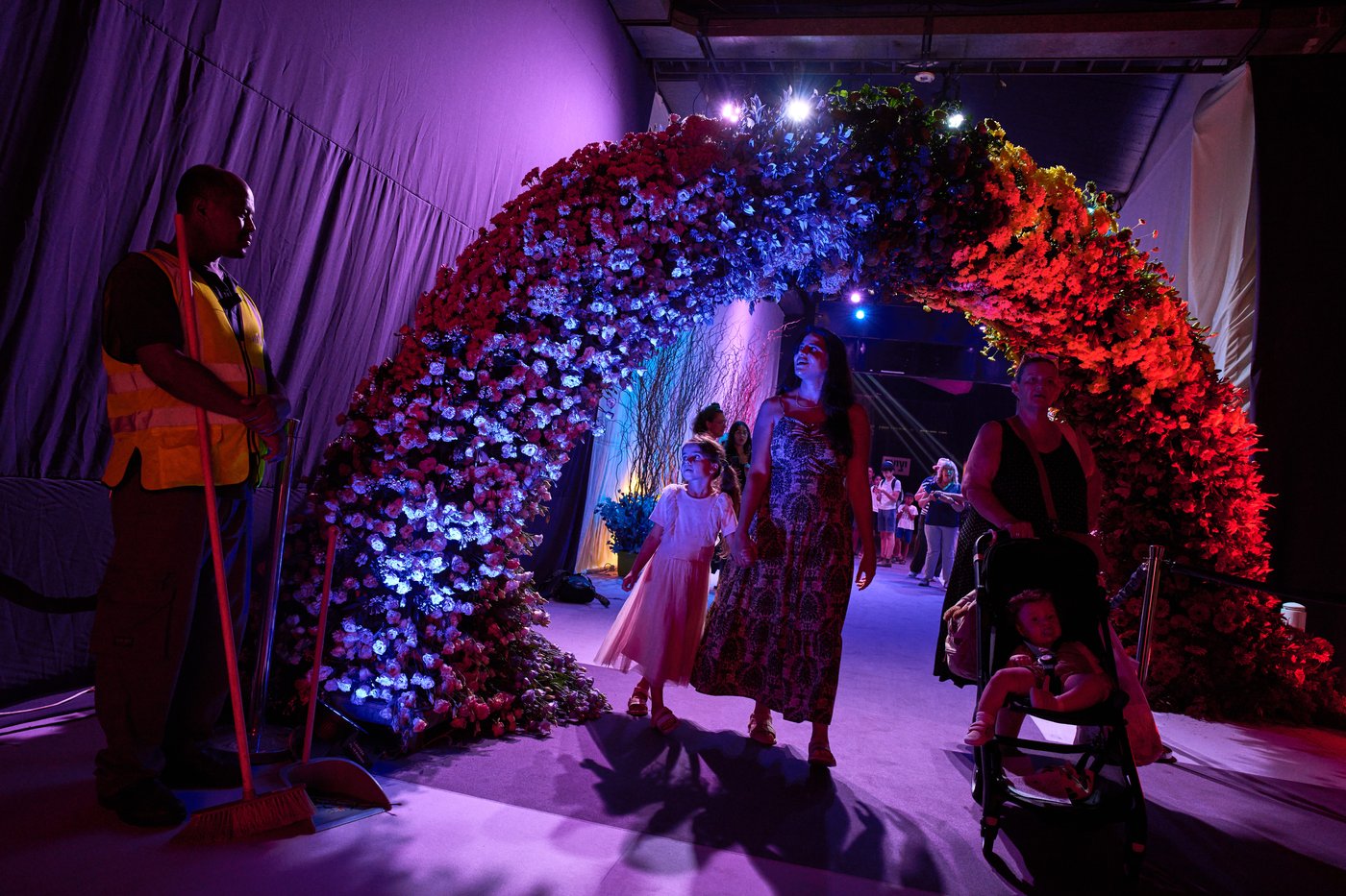Flowers create elaborate fantasy worlds at a Tel Aviv exhibition, in photos | iNFOnews.ca