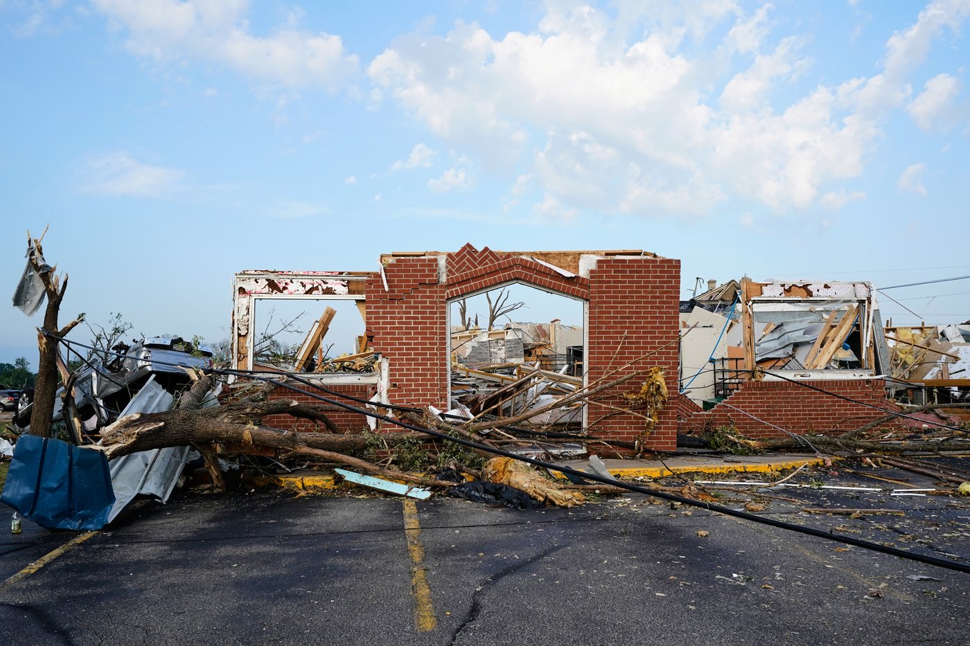 Twisted trees, crushed cars and shattered homes in Wisconsin, in photos | iNwheels