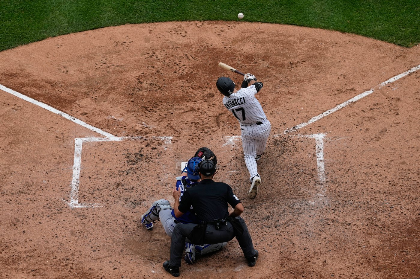 Montgomery, Antonacci and Meidroth homer in 6-run 6th as White Sox top Dodgers 6-4 | iNFOnews.ca
