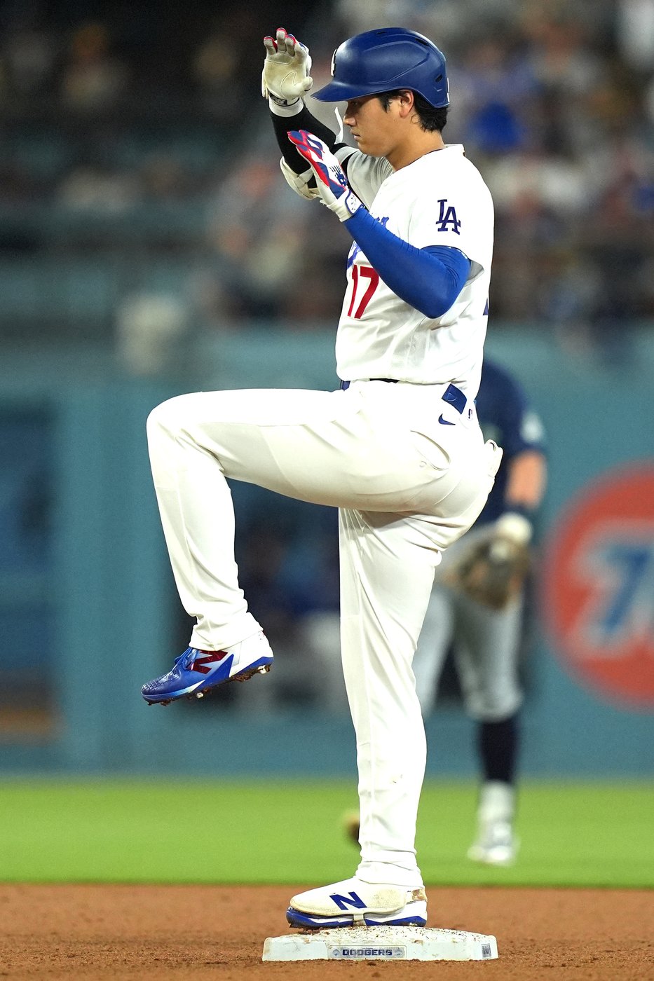 Dodgers rest Shohei Ohtani amid lingering left knee soreness | iNFOnews.ca Dodgers rest Shohei Ohtani amid lingering left knee soreness | iNFOnews.ca