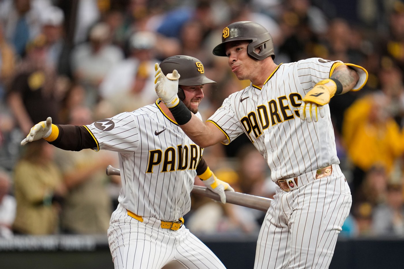 Padres rally for 6-2 win after the Reds botch 3 straight bunts in the 7th inning | iNFOnews.ca Padres rally for 6-2 win after the Reds botch 3 straight bunts in the 7th inning | iNFOnews.ca