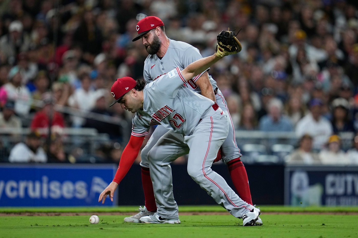 Padres rally for 6-2 win after the Reds botch 3 straight bunts in the 7th inning | iNFOnews.ca Padres rally for 6-2 win after the Reds botch 3 straight bunts in the 7th inning | iNFOnews.ca