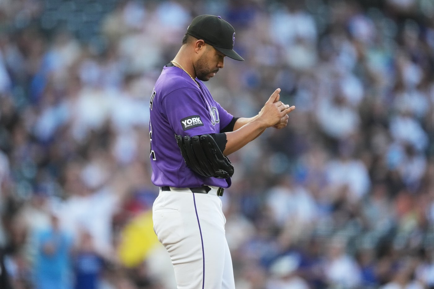 Muncy, Rushing both homer twice as Dodgers rout Rockies 12-3 behind Wrobleski to split 4-game set | iNFOnews.ca