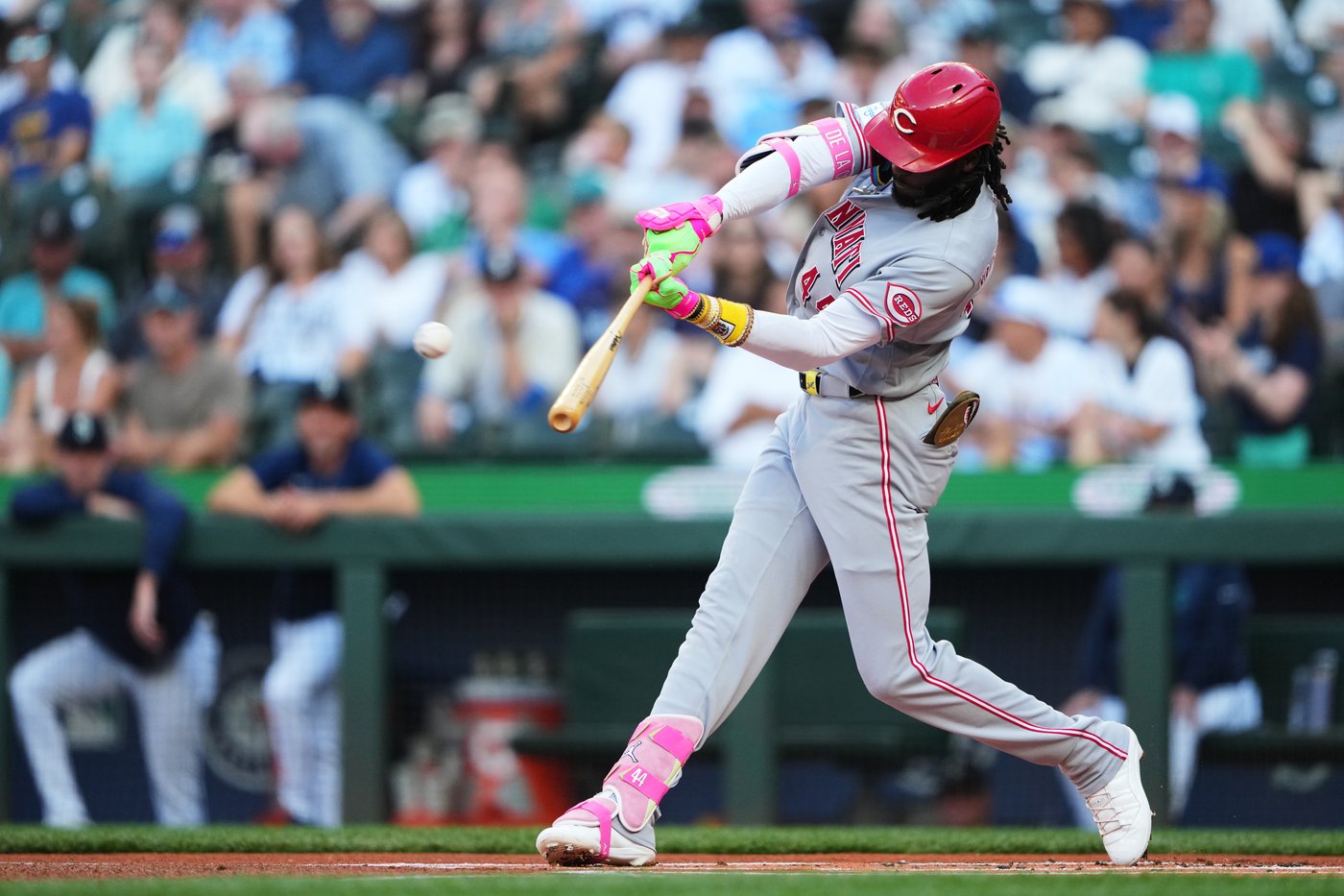 Suárez homers against former team and Burns throws 5 scoreless innings as Reds beat Mariners 4-2 | iNFOnews.ca Suárez homers against former team and Burns throws 5 scoreless innings as Reds beat Mariners 4-2 | iNFOnews.ca