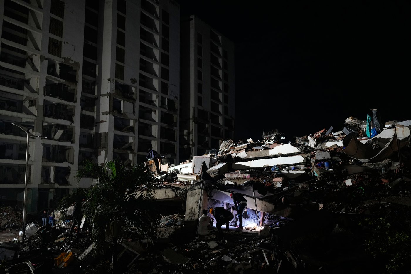 Spotless uniforms, stalled cranes: Inside Venezuela’s faltering quake rescue effort | iNFOnews.ca