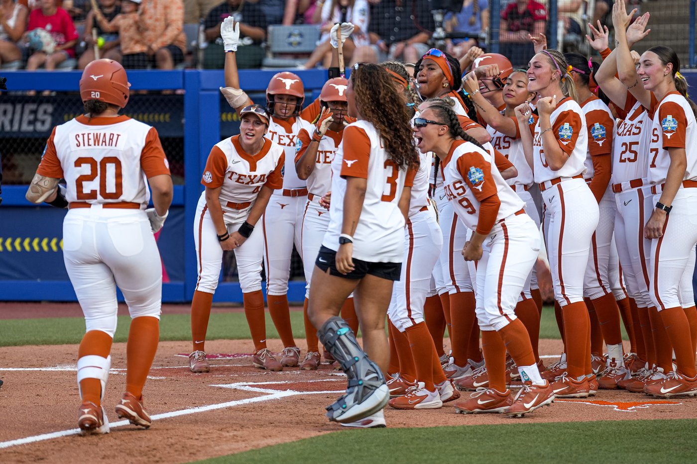 Texas rides Teagan Kavan, Katie Stewart to 7-3 win over Texas Tech to open WCWS title series | iNFOnews.ca
