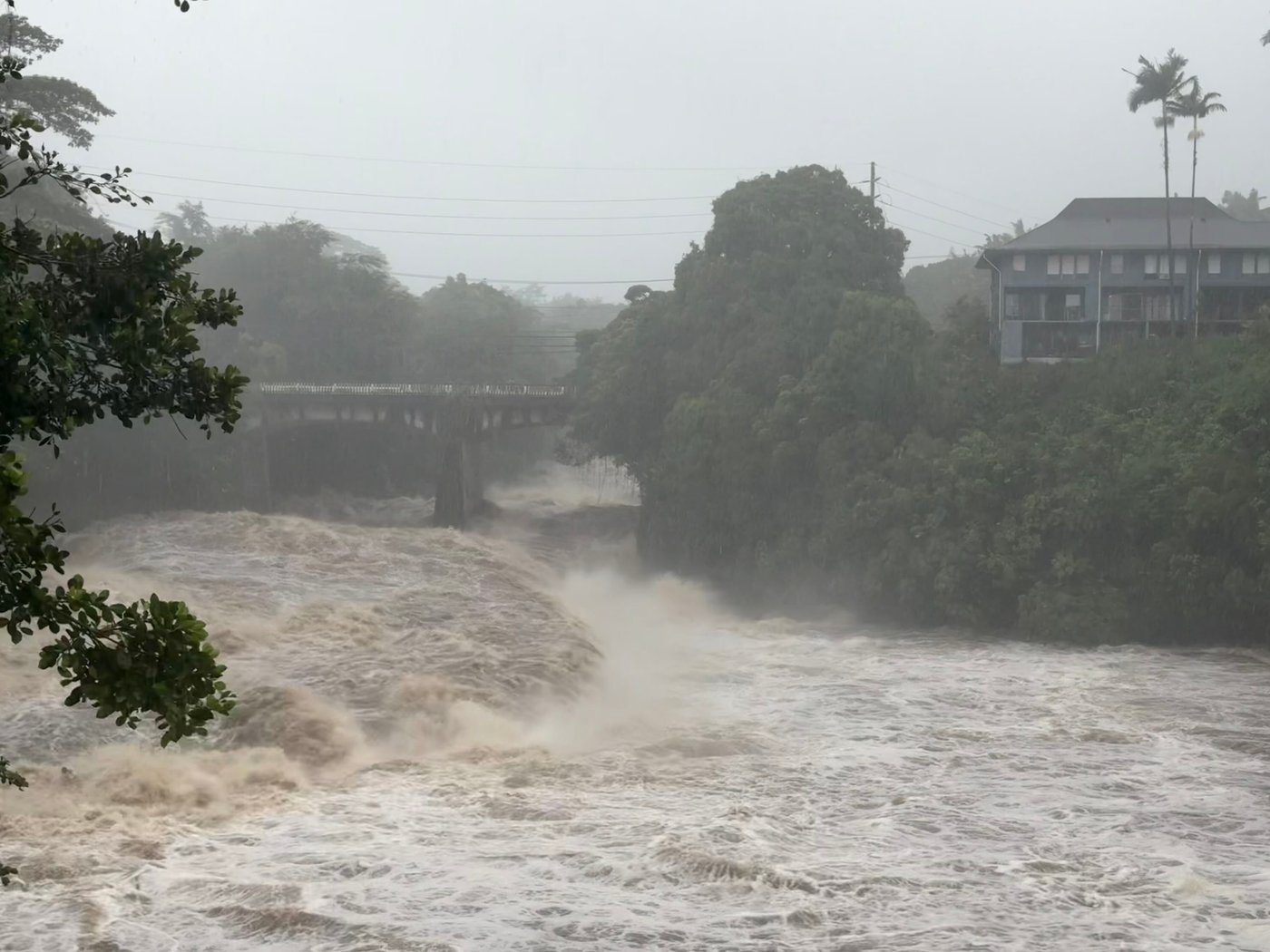 Hurricane Lala skirts Hawaii's Big Island without making landfall as heavy wind, rain lash region | iNFOnews.ca