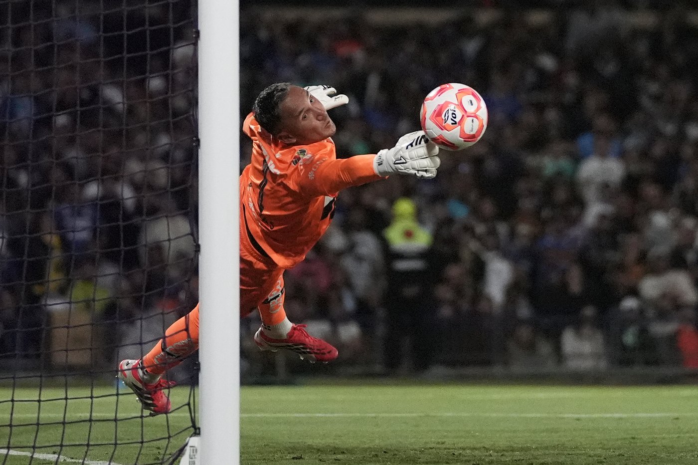 Keylor Navas stays with Pumas UNAM for one more year at 39 | iNFOnews.ca