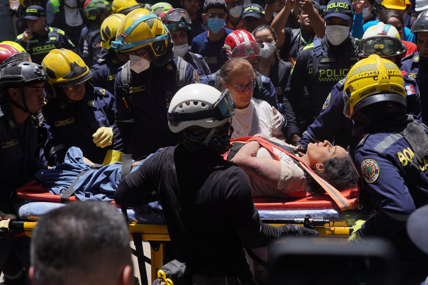 As search for thousands of missing pushes on, Colombia earthquake tests new president | iNFOnews.ca As search for thousands of missing pushes on, Colombia earthquake tests new president | iNFOnews.ca