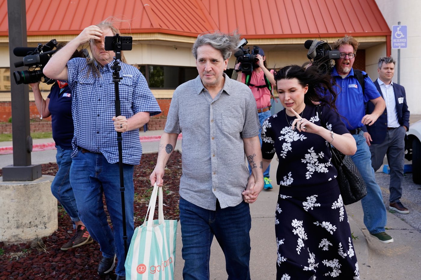 Former Oklahoma death row prisoner freed from jail as he awaits retrial in 1997 killing | iNFOnews.ca