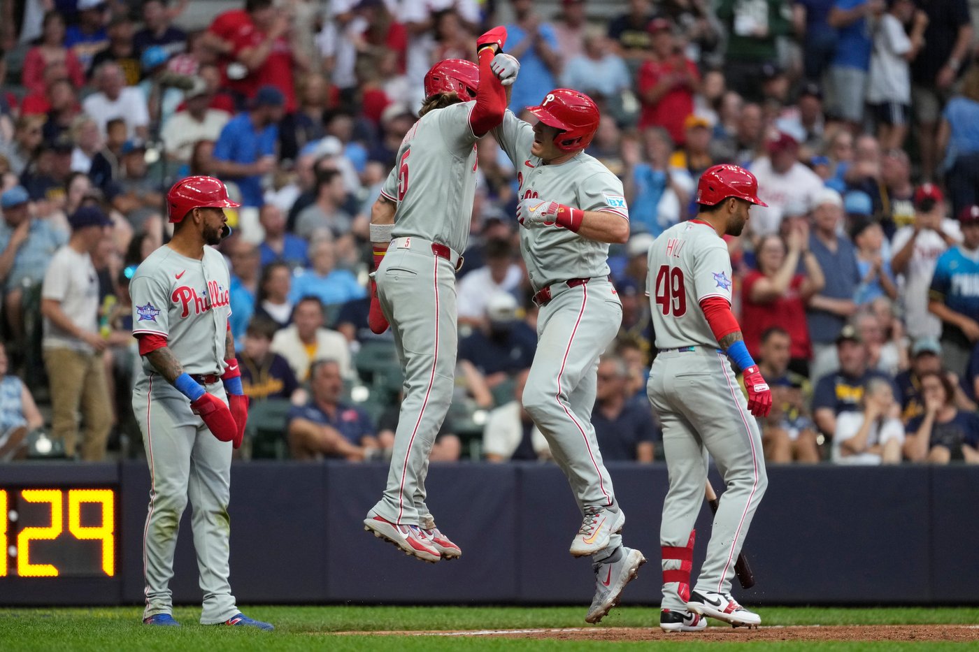 J.T. Realmuto hits 3-run homer in 5-run 6th and Phillies hold off Brewers 9-8 | iNFOnews.ca J.T. Realmuto hits 3-run homer in 5-run 6th and Phillies hold off Brewers 9-8 | iNFOnews.ca