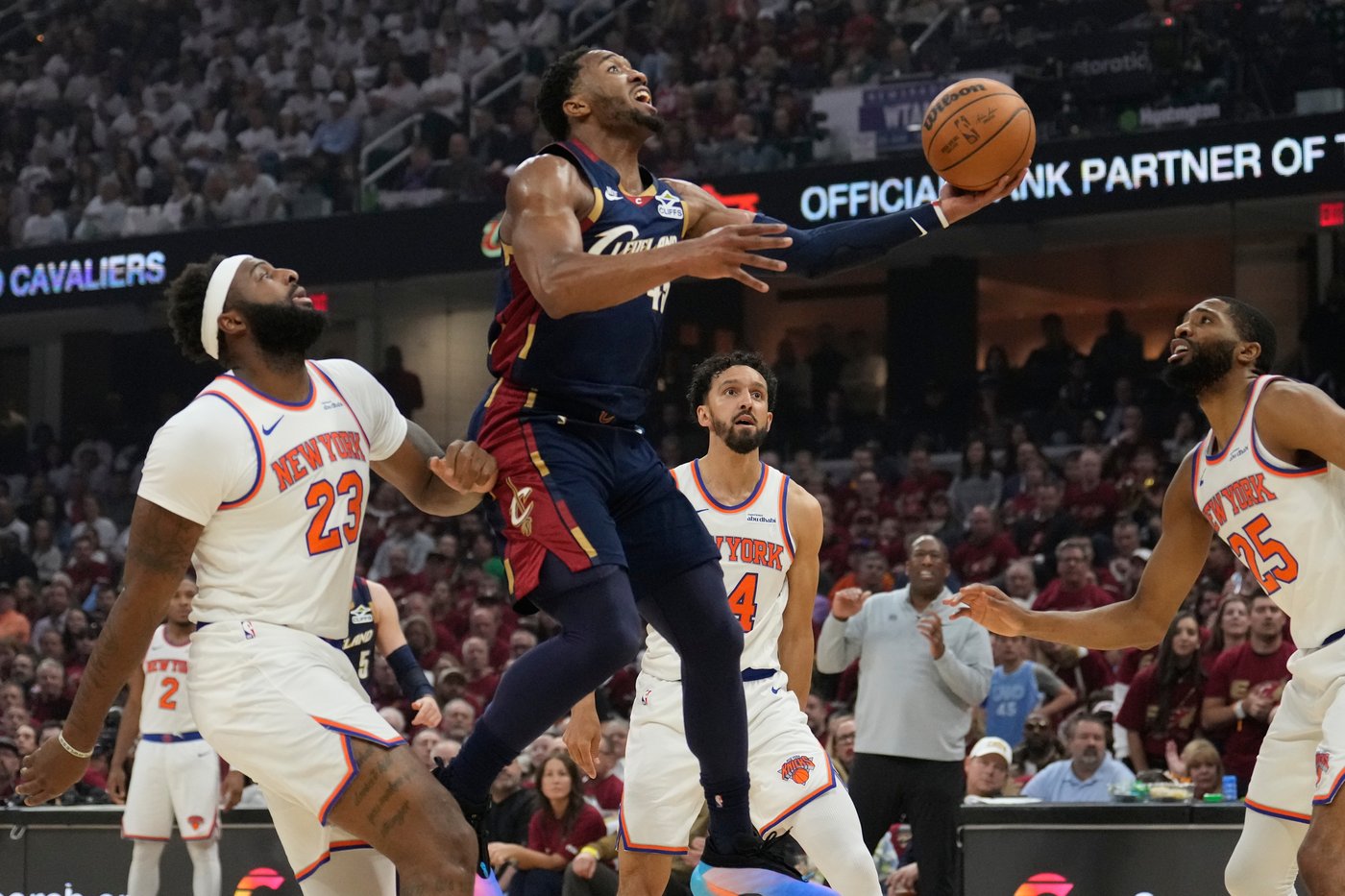 Donovan Mitchell, Cavs fall into perilous 3-0 hole as Knicks keeping rolling on road in East finals | iNFOnews.ca