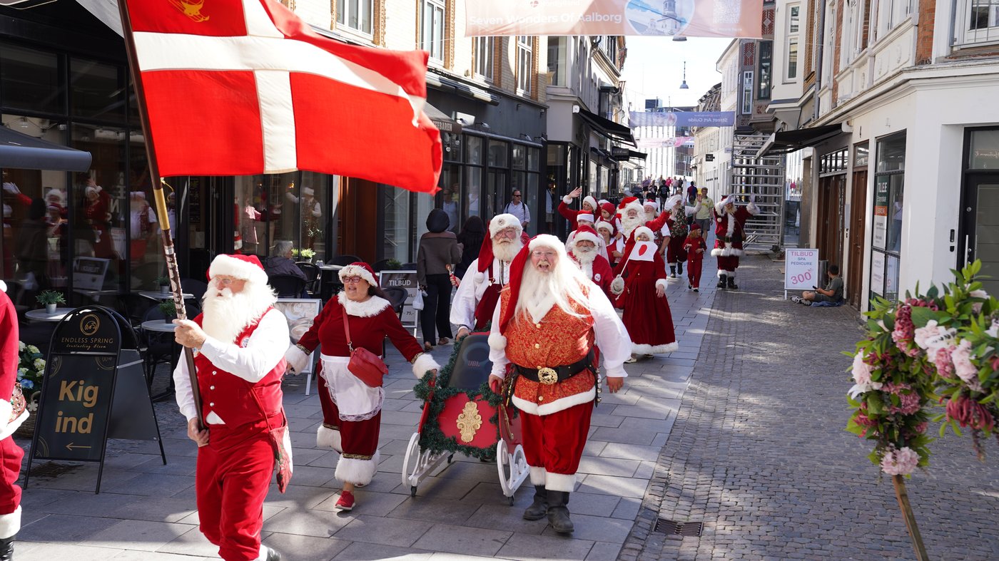 World Santa Congress brings Christmas cheer to the height of summer | iNFOnews.ca World Santa Congress brings Christmas cheer to the height of summer | iNFOnews.ca
