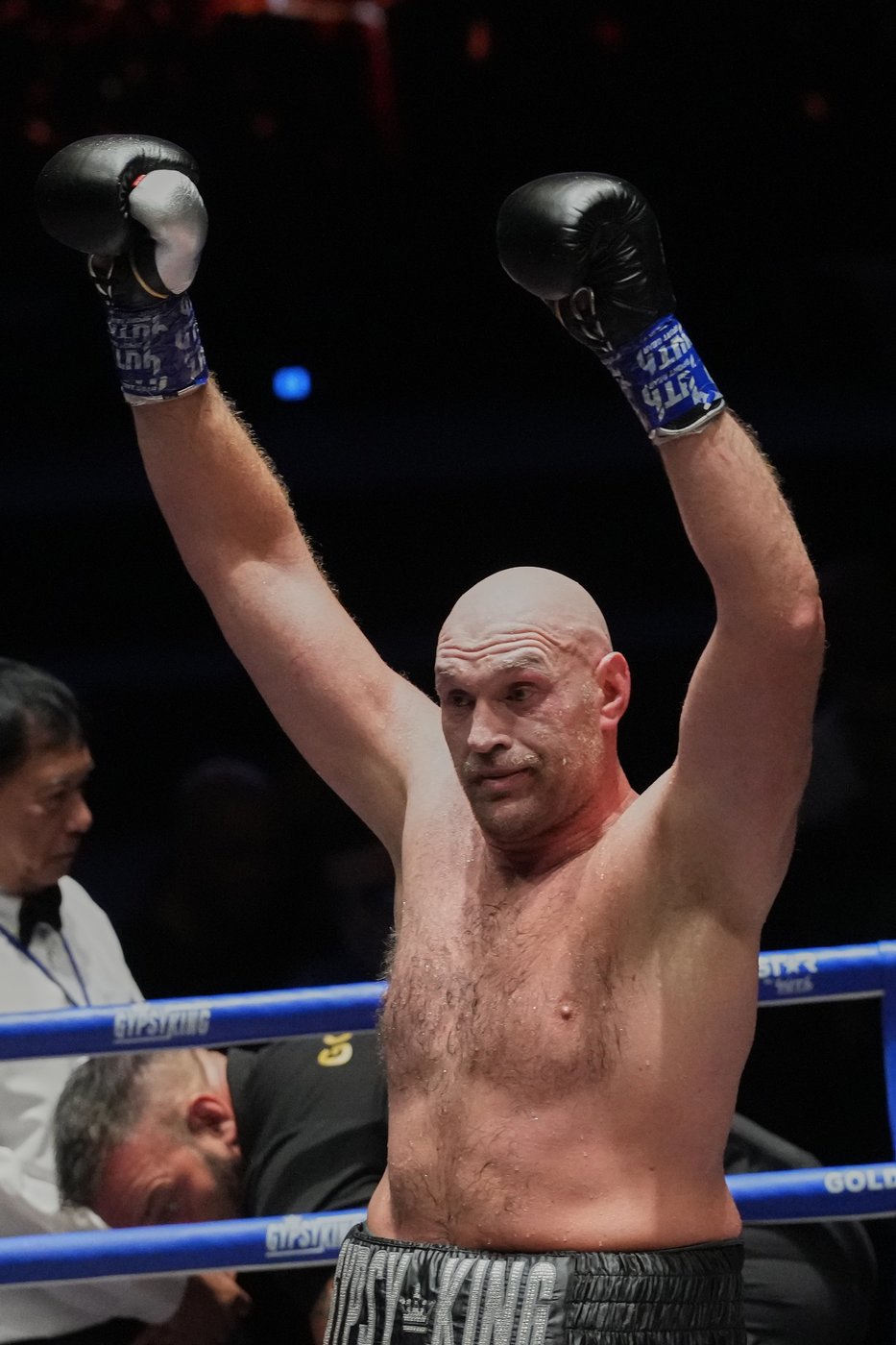 Tyson Fury beats Mariusz Wach in Thailand, awaits Anthony Joshua | iNFOnews.ca