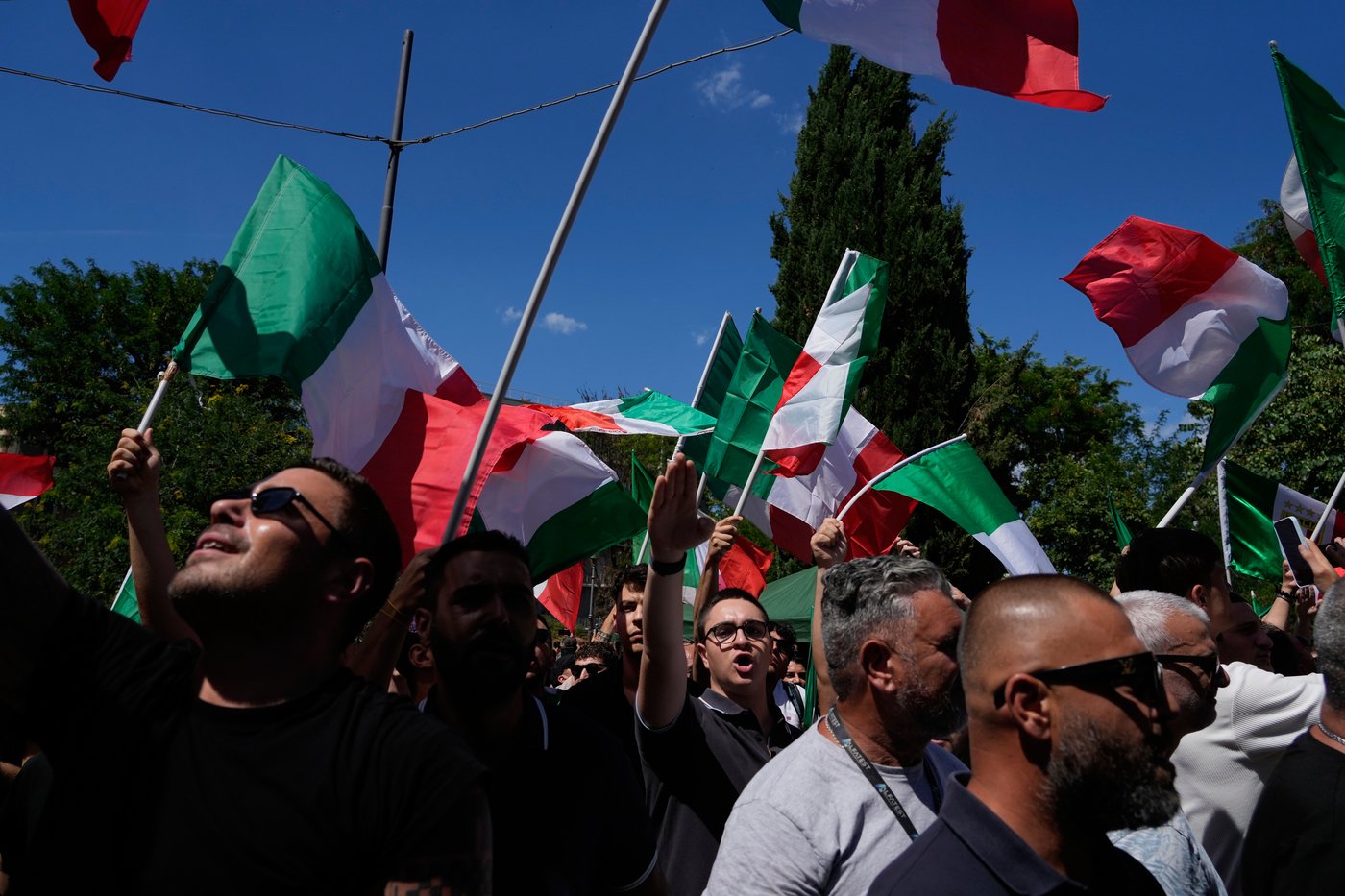Thousands march in Rome in anti- and pro-migration rallies | iNFOnews.ca