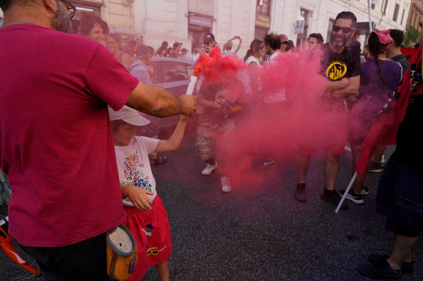 Thousands march in Rome in anti- and pro-migration rallies | iNFOnews.ca