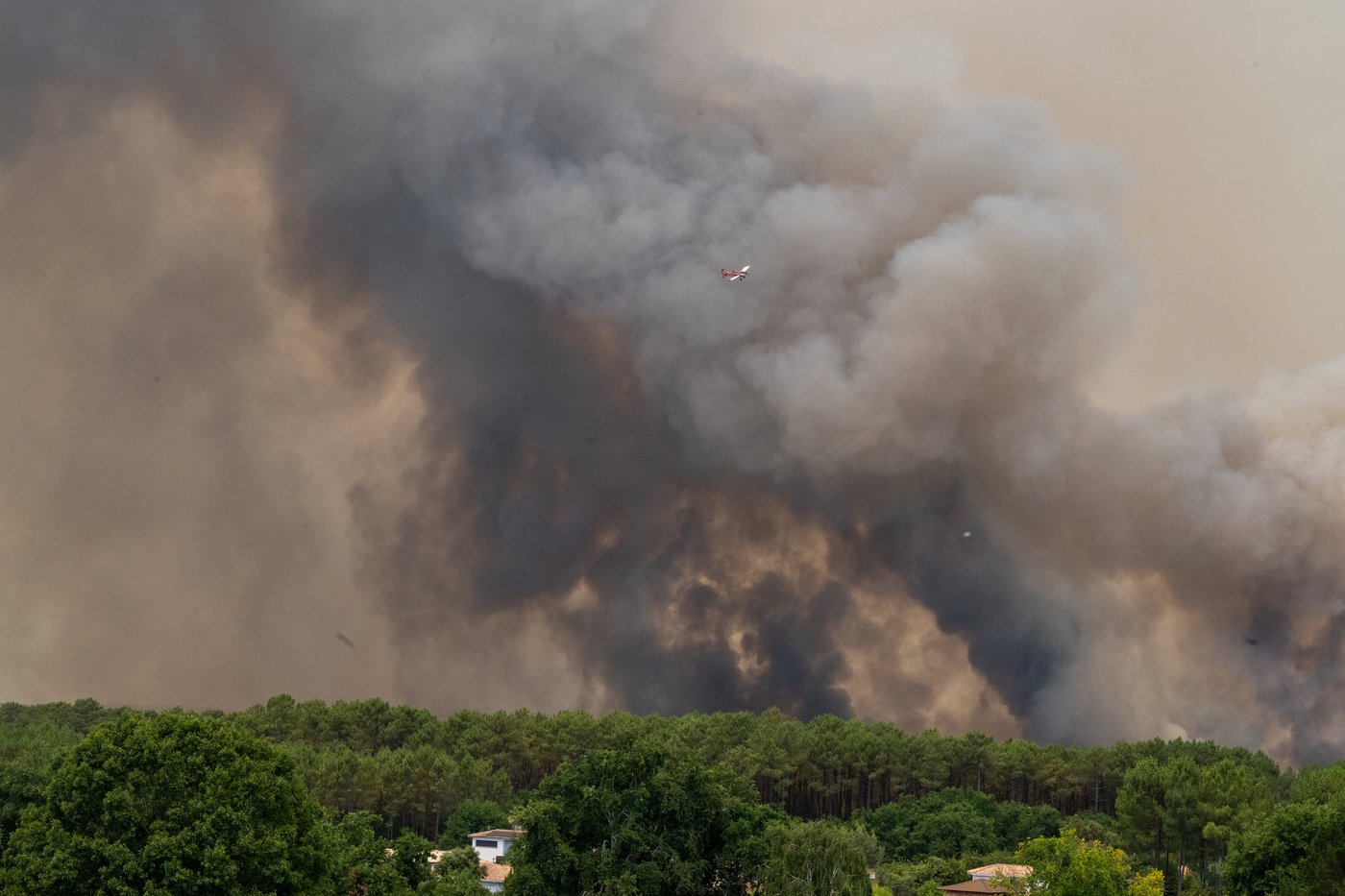 French wildfire created a monster cloud, unleashing lightning that ignited more fires | iNFOnews.ca