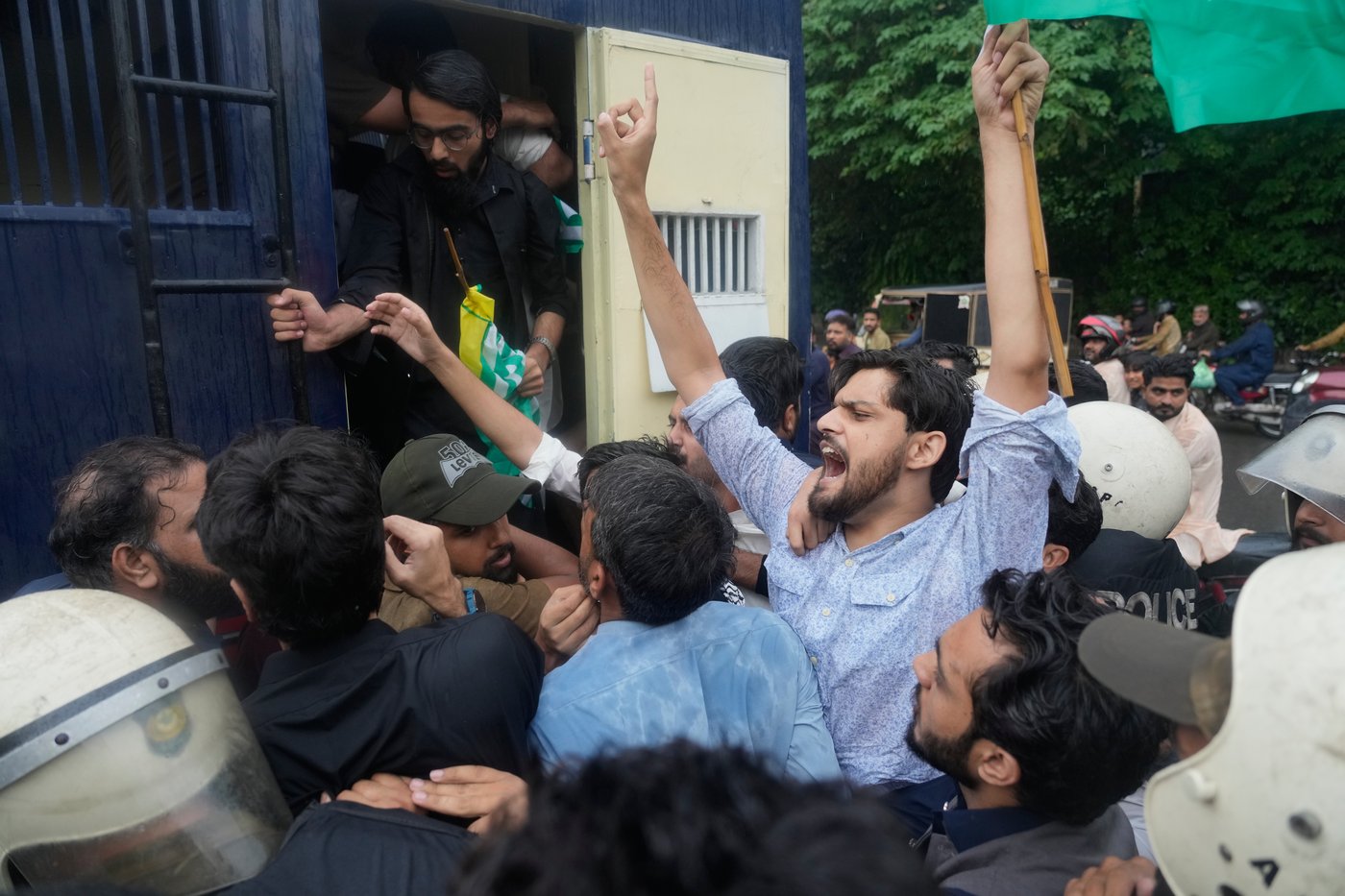 Pakistan's ruling party leads in Kashmir vote despite boycott call by banned group | iNFOnews.ca