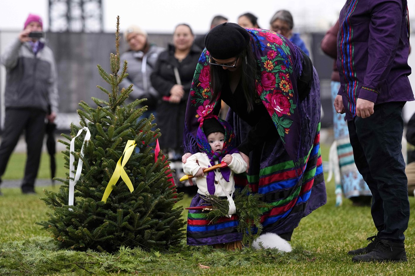 Cree baby takes first steps on Parliament Hill in historic ceremony | iNFOnews.ca