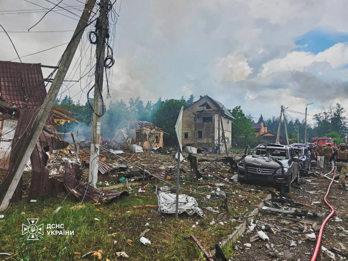Russian ballistic strike kills 10 after Ukraine's Zelenskyy hosts US company making Patriots | iNFOnews.ca