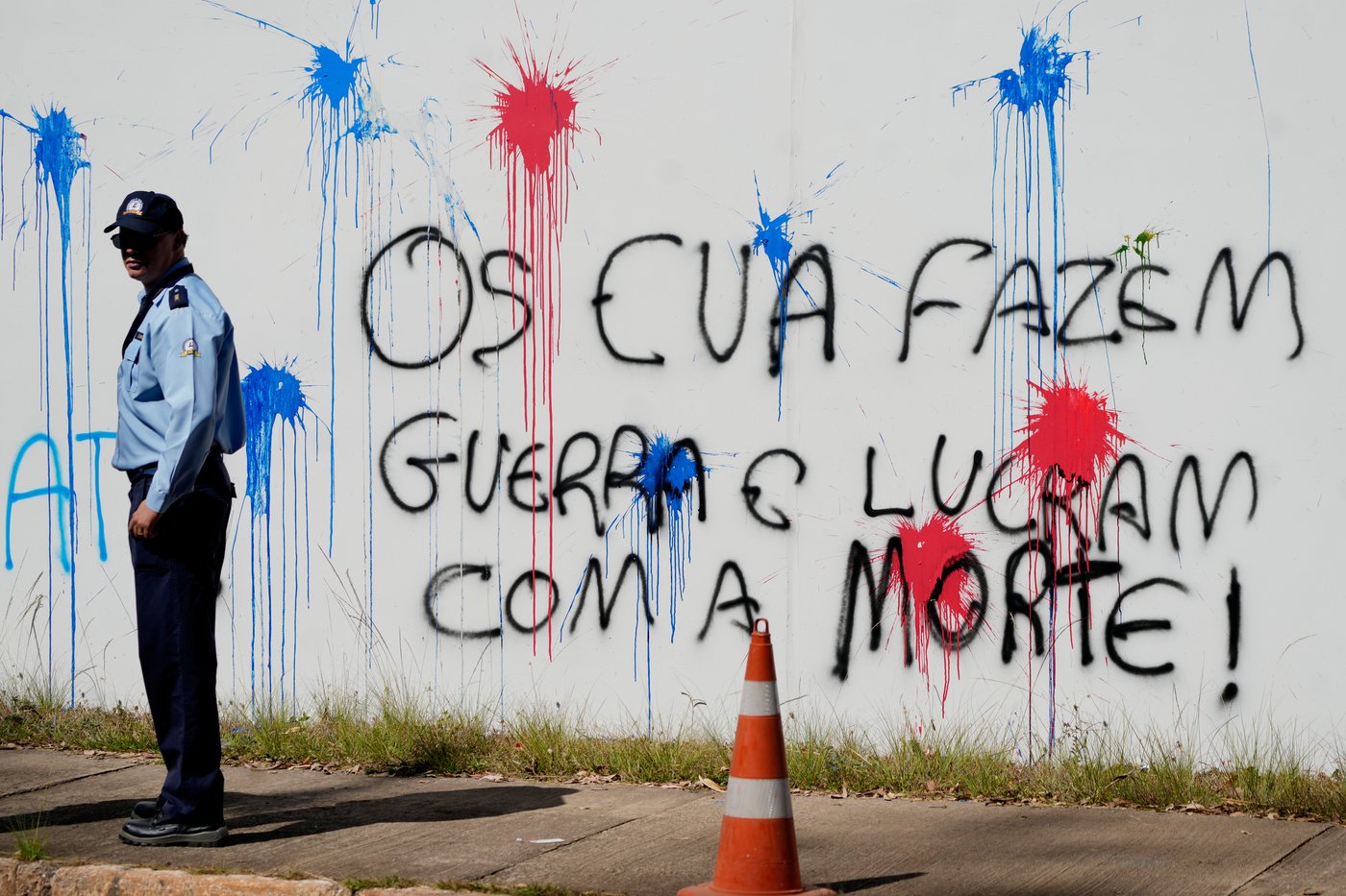 Wall of US Embassy in Brazil's capital is vandalized as relations remain tense | iNFOnews.ca Wall of US Embassy in Brazil's capital is vandalized as relations remain tense | iNFOnews.ca