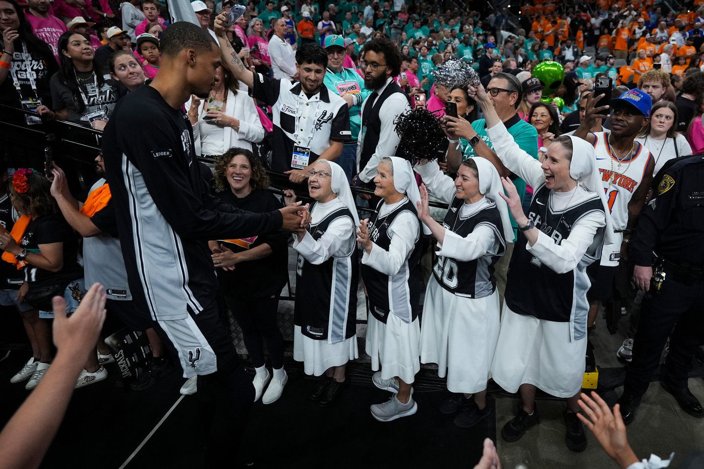 A-list celebrities jump for a shot at the NBA Finals, in photos | iNFOnews.ca