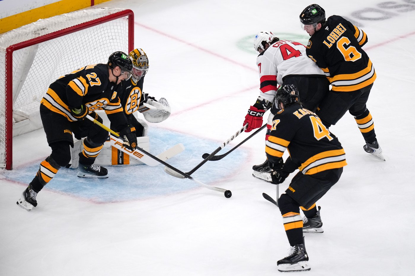 Kastelic scores 2, Swayman posts shutout as Bruins stop Devils 4-0 to clinch East's top wild card | iNFOnews.ca