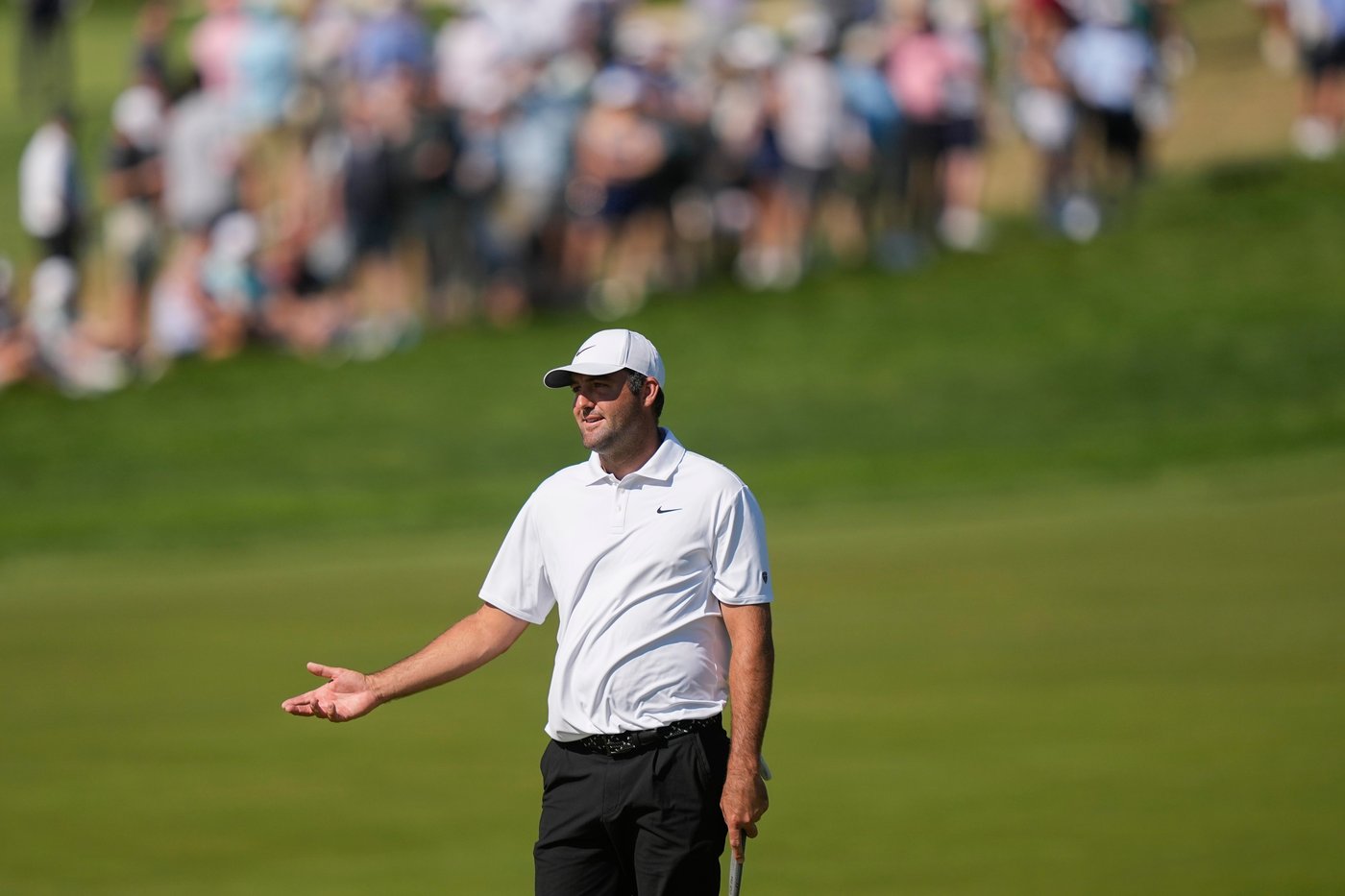 Alex Smalley grabs a 2-shot lead in a PGA Championship that's up for grabs | iNFOnews.ca