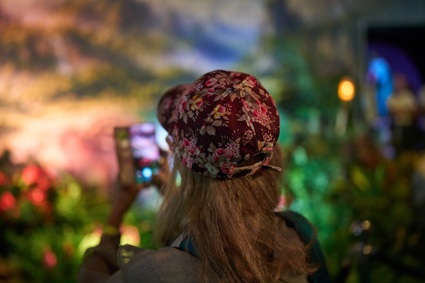 Flowers create elaborate fantasy worlds at a Tel Aviv exhibition, in photos | iNFOnews.ca