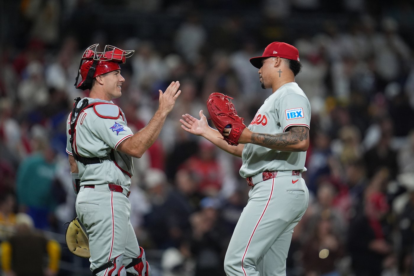 Phillies C Realmuto exits loss vs. Dodgers with left wrist contusion after HBP, X-rays negative | iNFOnews.ca