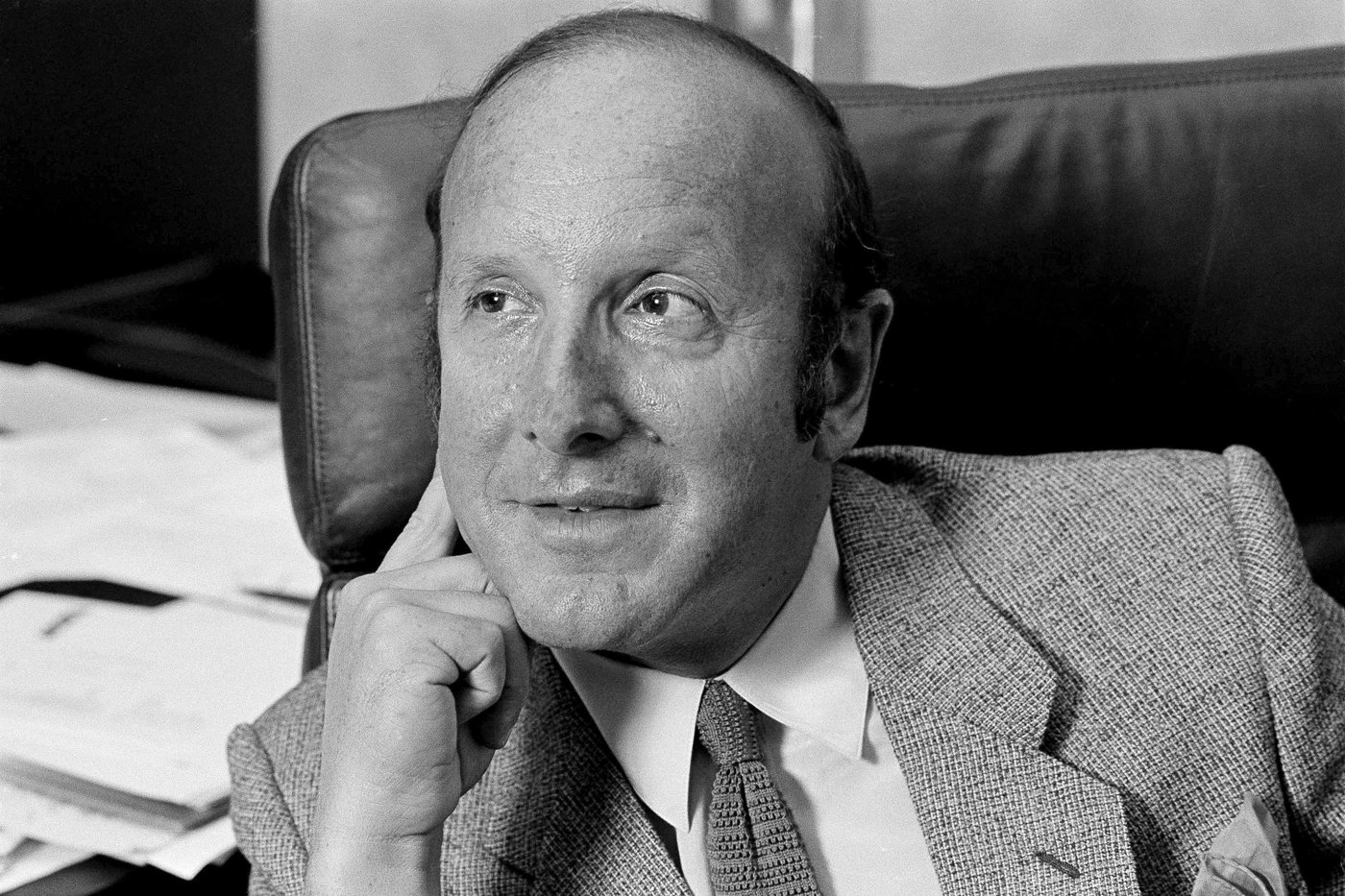 Clive Davis, music industry starmaker, has died at 94 | iNFOnews.ca